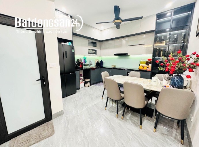Bán nhà 5 tầng thang máy tại phố Chu Huy Mân, Phúc Đồng – 60m2 – thiết kế sang trọng.