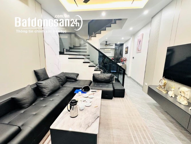 Bán nhà 5 tầng thang máy tại phố Chu Huy Mân, Phúc Đồng – 60m2 – thiết kế sang trọng.