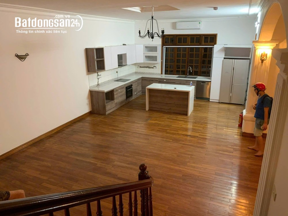  Biệt thự sân vườn mặt phố Tô Ngọc Vân – Tuyệt phẩm bên Hồ Tây – 350m².