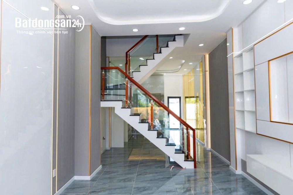 Nhà đẹp 120m² tại hẻm Hồ Văn Cống, phường Chánh Hiệp, Thủ Dầu Một, giá 2.79 tỷ.