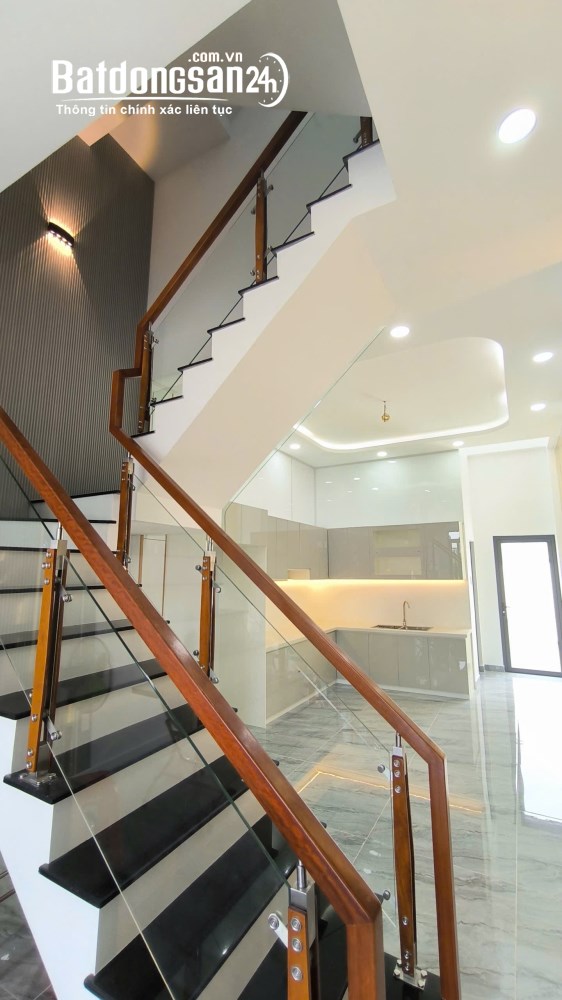 Nhà đẹp 120m² tại hẻm Hồ Văn Cống, phường Chánh Hiệp, Thủ Dầu Một, giá 2.79 tỷ.