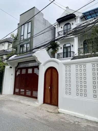 Bán biệt thự sân vườn tại lõi Ngọc Thụy, Long Biên – diện tích 135m2 – giá 22,5 tỷ.