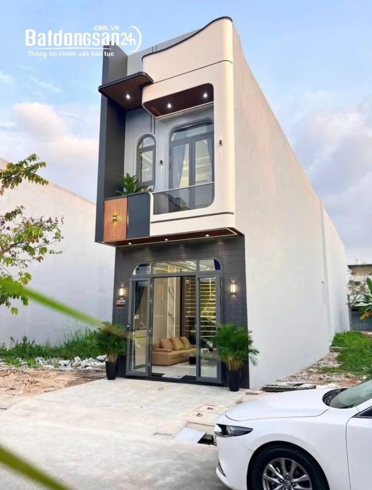 Nhà mặt tiền đường Hồ Văn Cống, Thủ Dầu Một, Bình Dương, 120m2, 1 trệt 1 lầu, sổ hồng riêng.