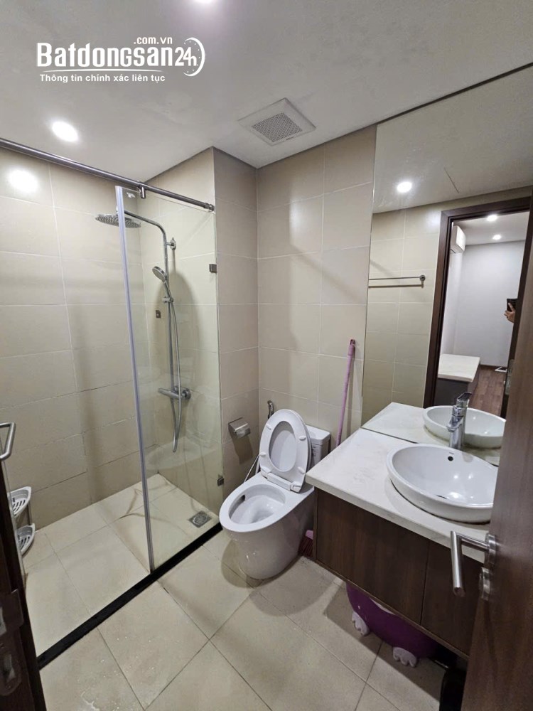 Cho thuê căn hộ chung cư cao cấp N03T6 Ngoại Giao Đoàn, diện tích 140m2 giá 25 triệu/tháng.