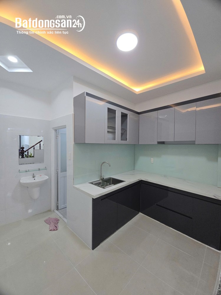 Bán nhà hẻm Trương Công Định, Tân Bình, 40m², giá 3.98 tỷ, nhà đẹp 2 tầng.