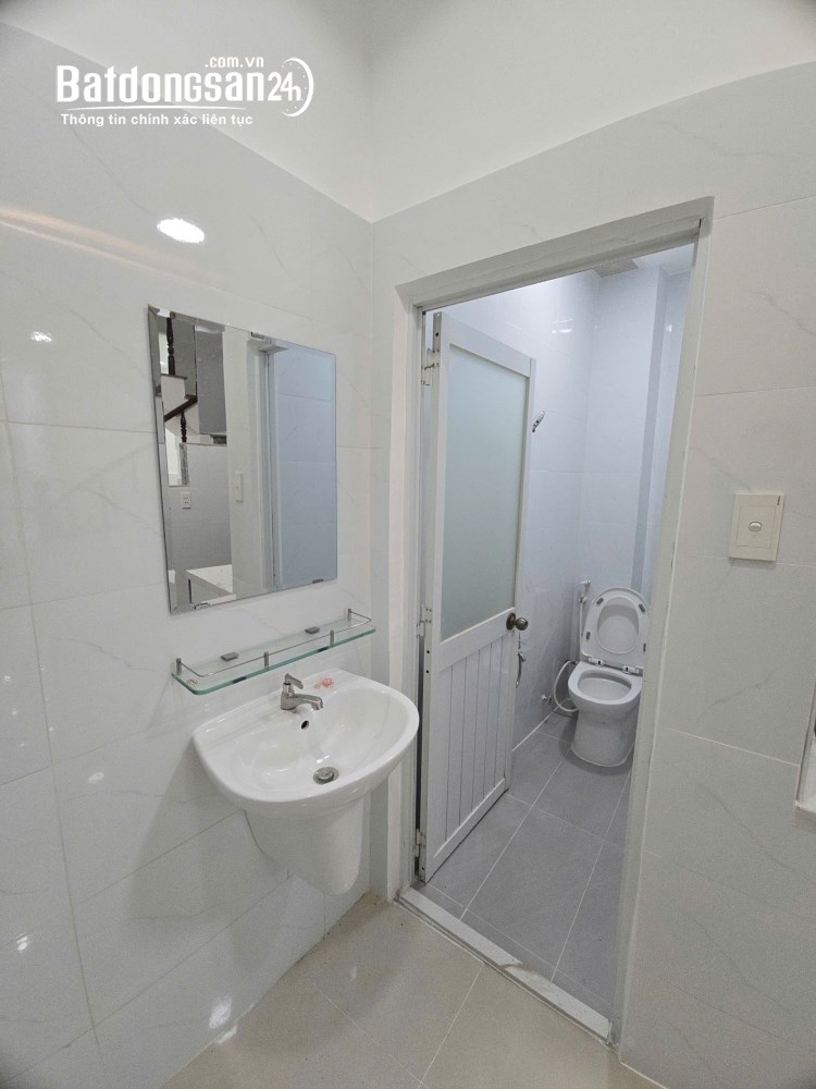 Bán nhà hẻm Trương Công Định, Tân Bình, 40m², giá 3.98 tỷ, nhà đẹp 2 tầng.