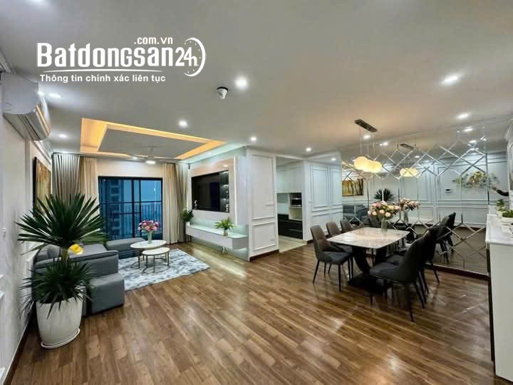 Căn hộ 3 phòng ngủ tại chung cư Nam Cường, Hoàng Quốc Việt, 93m2, không gian sống tiện nghi.