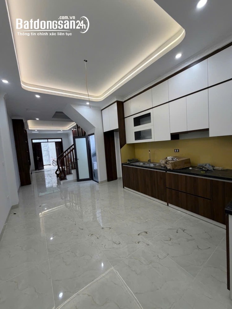 Bán nhà trung tâm Đan Phượng, 40m2, ô tô đỗ cửa, chỉ 3 tỷ, thiết kế 4 tầng thoáng sáng.