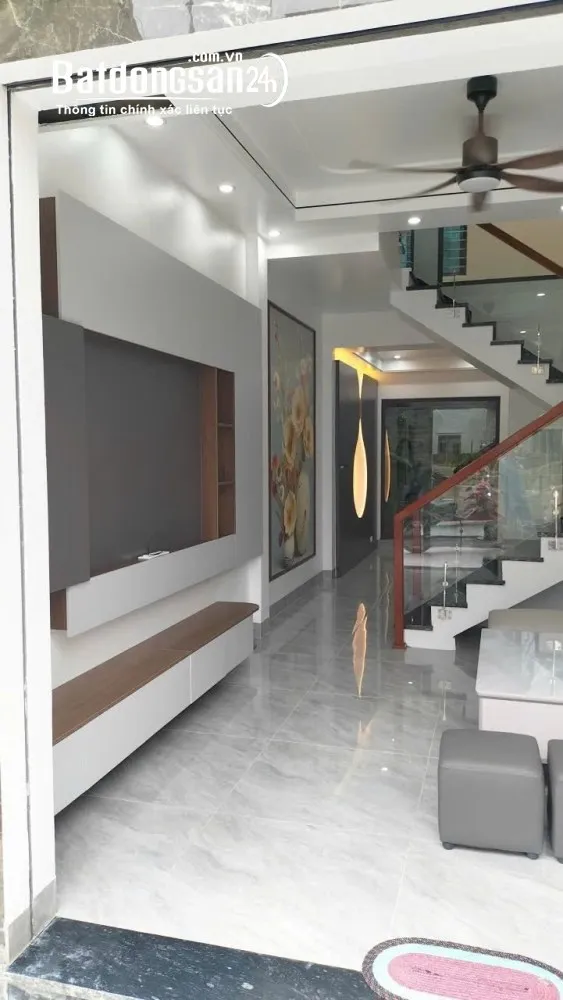 Bán nhà ngõ phố Nguyễn Hữu Cầu, Hải Dương, 41,2m2, nhà 3 tầng, giá 2.57 tỷ.