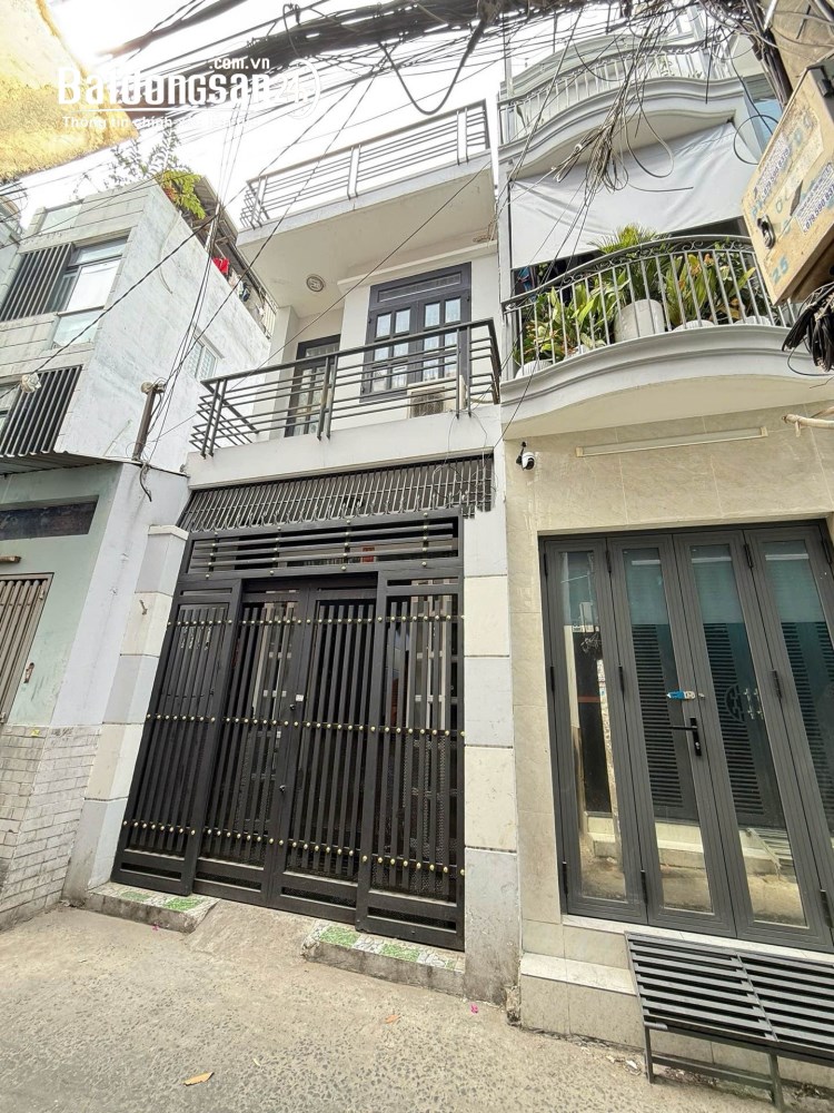 Bán nhà Quận 8, diện tích 3,3x14m, nở hậu 8m, có phòng ngủ dưới trệt.