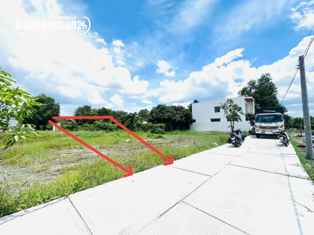 Bán đất 100m2 tại Cần Đước, vị trí gần chợ, giá 1 tỷ 50 triệu.