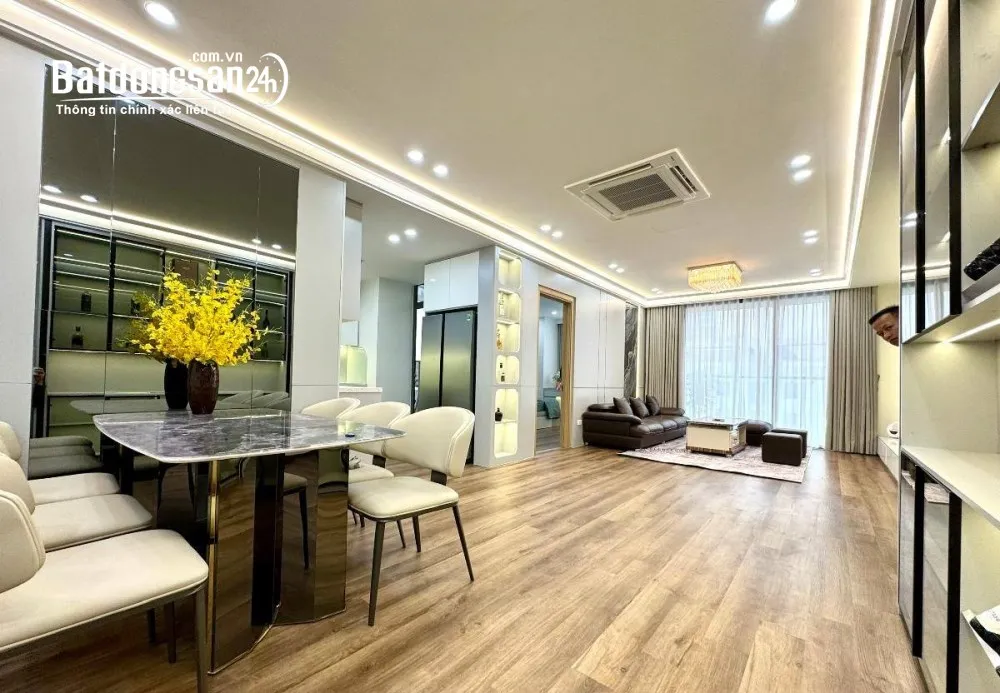 Bán căn hộ cao cấp chung cư Ngoại Giao Đoàn, 130m2, 3 phòng ngủ, giá hơn 14 tỷ.