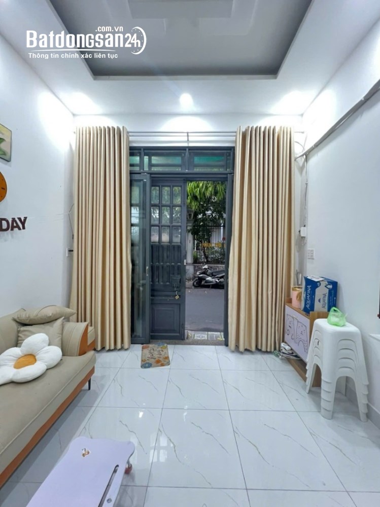 Bán nhà 1 trệt 1 lầu, diện tích 27m2, chỉ 4.5 tỷ, hẻm thông kinh doanh tốt, P. Phú Thọ Hòa, TP. HCM.