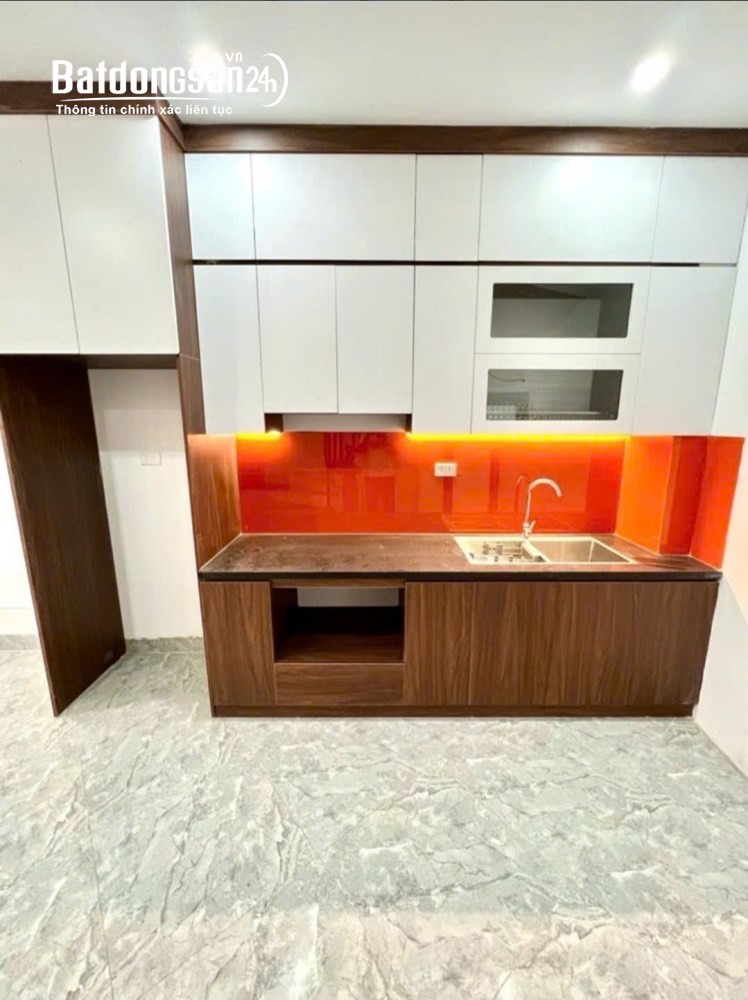 Bán nhà 3 tầng tại Mê Linh, 63m2, giá hơn 4 tỷ - Lô góc sát đường Võ Văn Kiệt.
