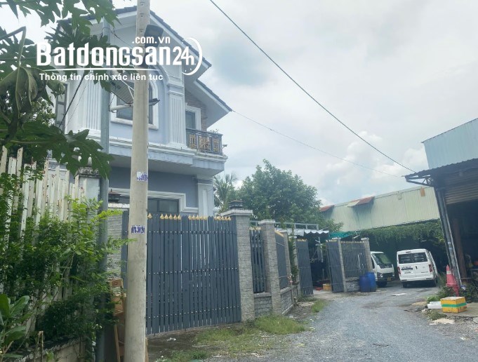 Chủ sập nợ bán gấp kho 200m2,Đ. Nguyễn Văn Quá, Đông Hưng Thuận, Q.12 – Giá 6,5 tỷ.