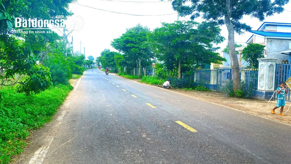 Bán đất mặt tiền đường nhựa DH1 xã Tân Hội, Đức Trọng, 5.000m2 (700m2 thổ cư) - giá 12 tỷ.