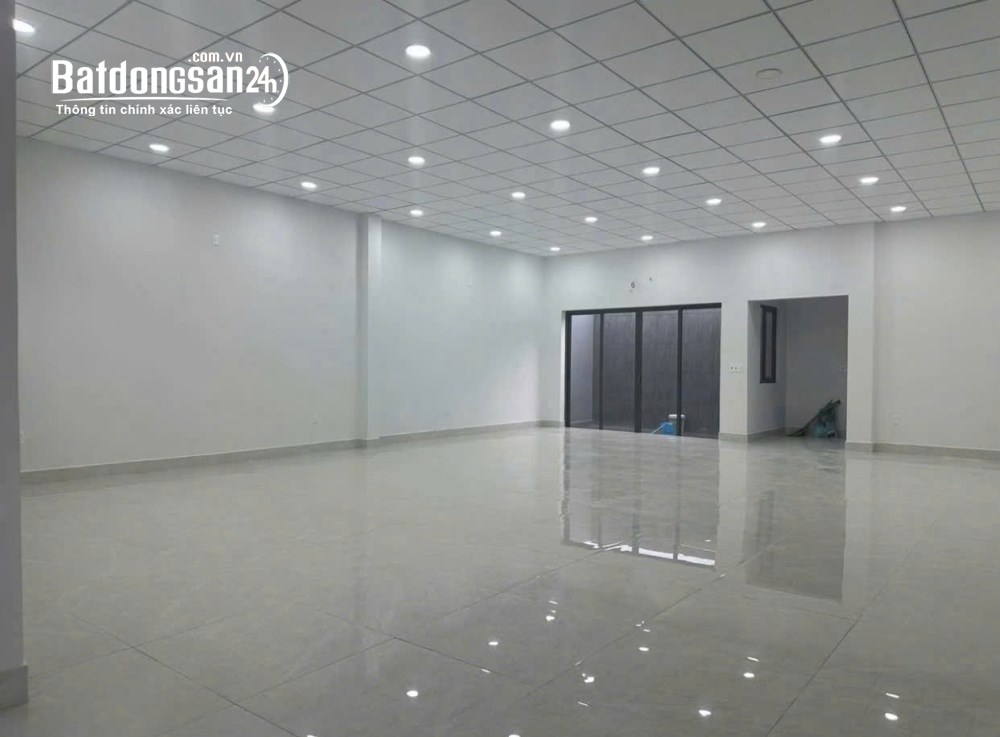 Cho thuê mặt bằng 130m² mặt tiền Ngô Quyền, Sơn Trà, TP Đà Nẵng, giá 15 triệu/tháng.