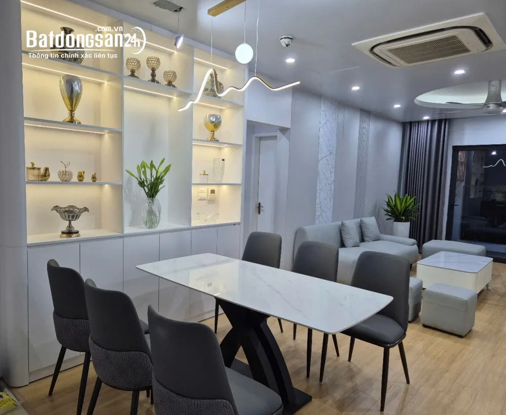  Bán căn hộ 50m2 chung cư Nghĩa Đô, Hoàng Quốc Việt, 2PN, giá 4.7 tỷ.