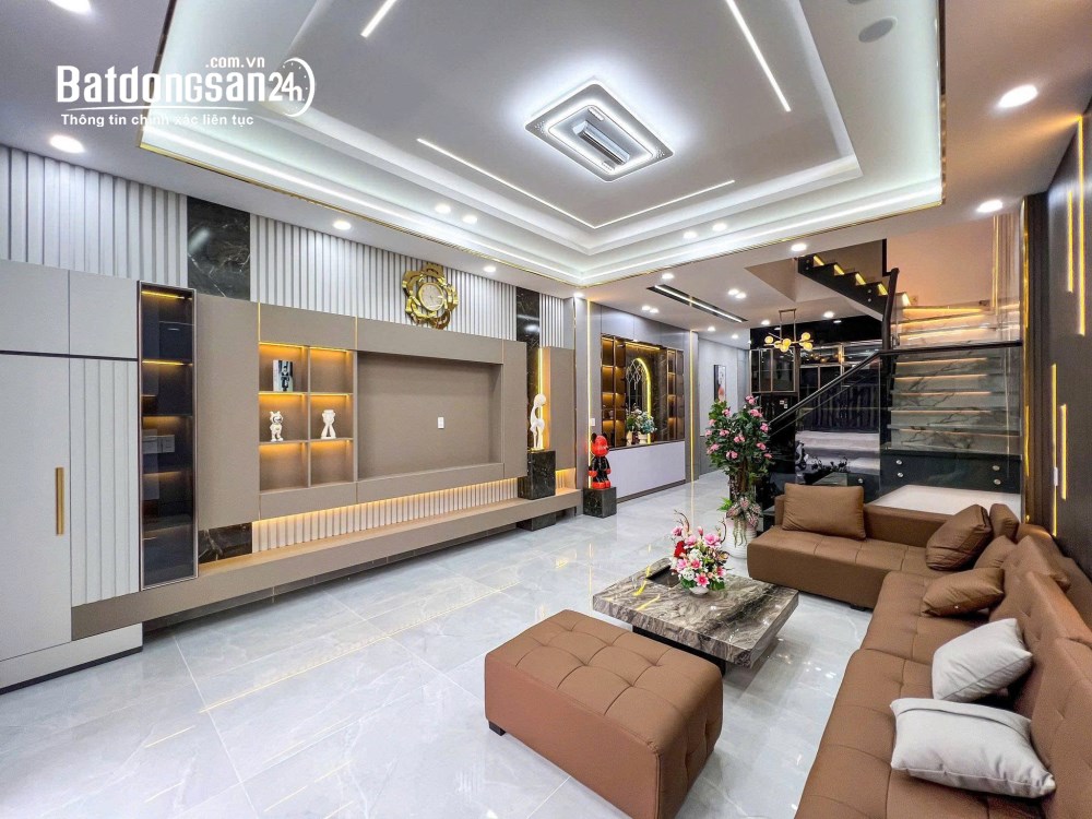 Bán nhà 1 trệt 2 lầu 120m² (4x30m) tại Hồ Văn Cống, Thủ Dầu Một, có sổ hồng riêng.