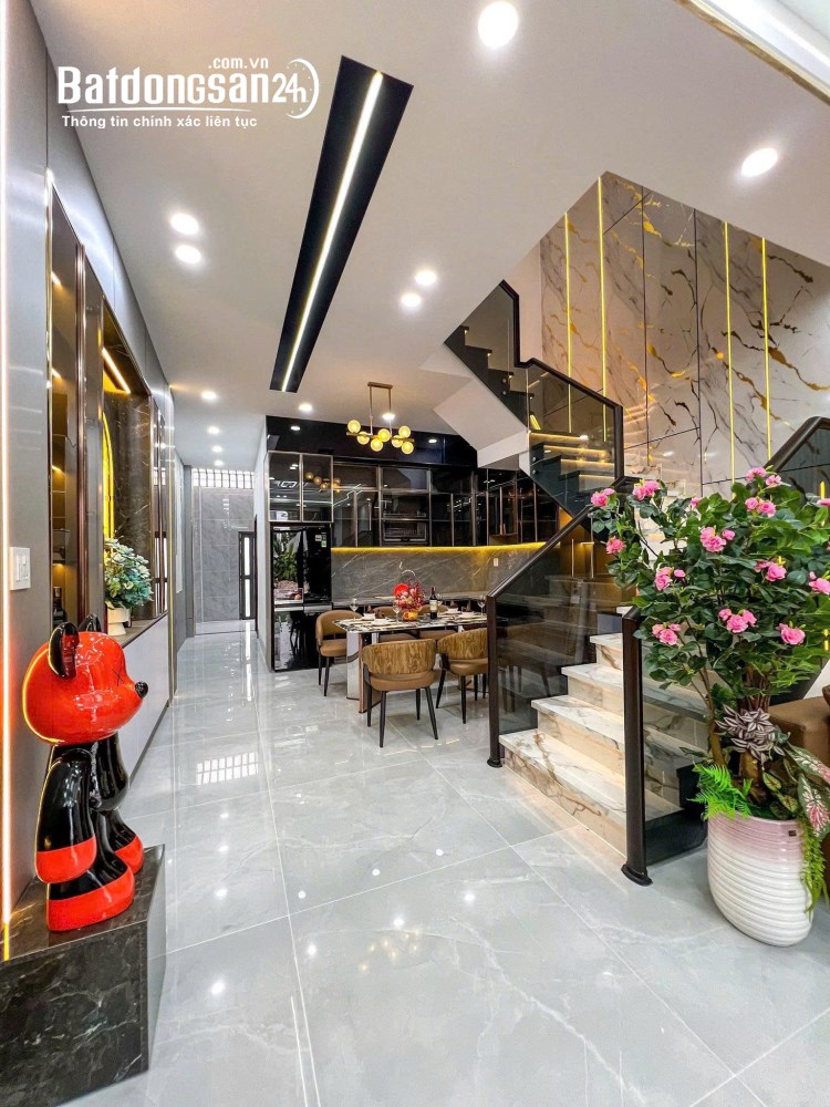 Bán nhà 1 trệt 2 lầu 120m² (4x30m) tại Hồ Văn Cống, Thủ Dầu Một, có sổ hồng riêng.