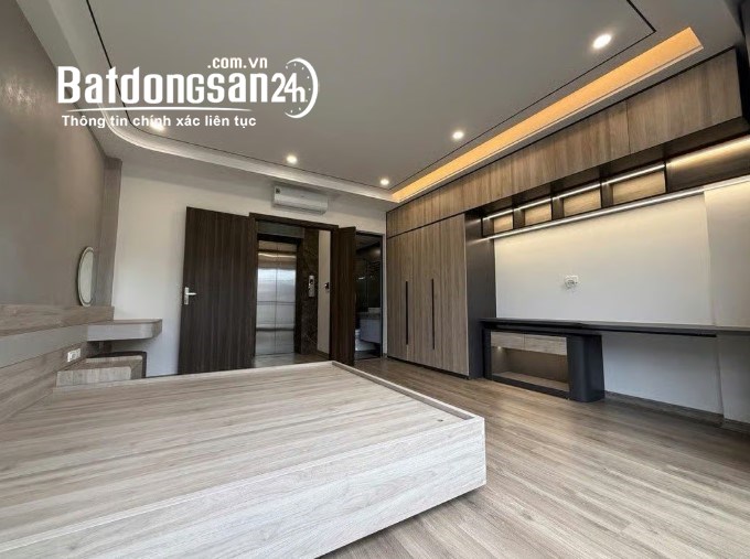 Bán nhà phân lô quân đội Long Biên, 35m2, 6 tầng thang máy, ô tô tránh, sát Aeon Mall