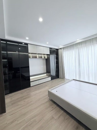 Bán nhà phân lô quân đội Long Biên, 35m2, 6 tầng thang máy, ô tô tránh, sát Aeon Mall