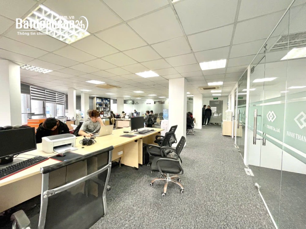 Cho thuê 200m2 sàn văn phòng Dịch Vọng, Phường Cầu Giấy, TP Hà Nội, giá 42 triệu/tháng.