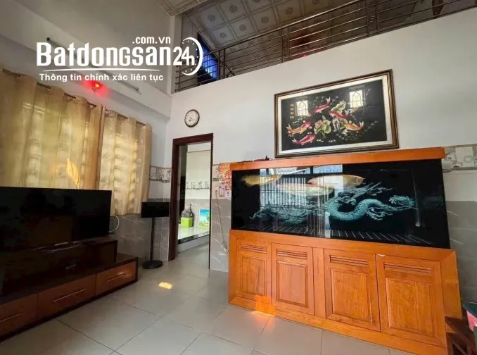 Bán nhà vườn có hồ cá Koi, Song Hành, Hóc Môn, 150m², giá 3,75 tỷ.