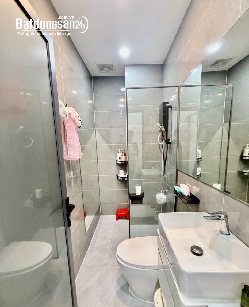 Bán nhà Phường Phú Thọ, Quận 11, 4PN, 4WC, khu dân trí cao, giá tốt.