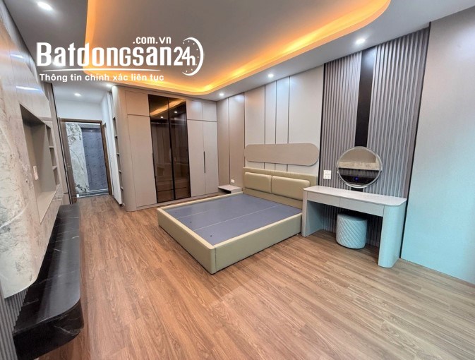 Bán nhà đẹp phường Việt Hưng, Long Biên – 45m2, 6 tầng thang máy, ô tô tránh.