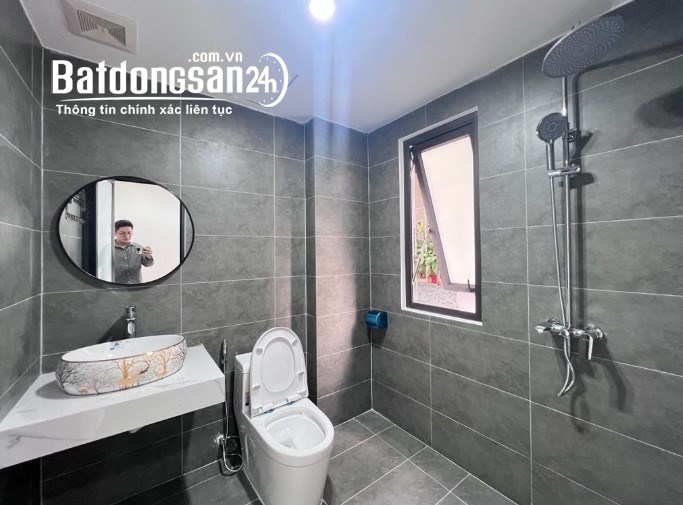 Bán nhà đẹp phố Ô Cách, Việt Hưng – 33m2, 5 tầng xây mới, ô tô vào nhà.