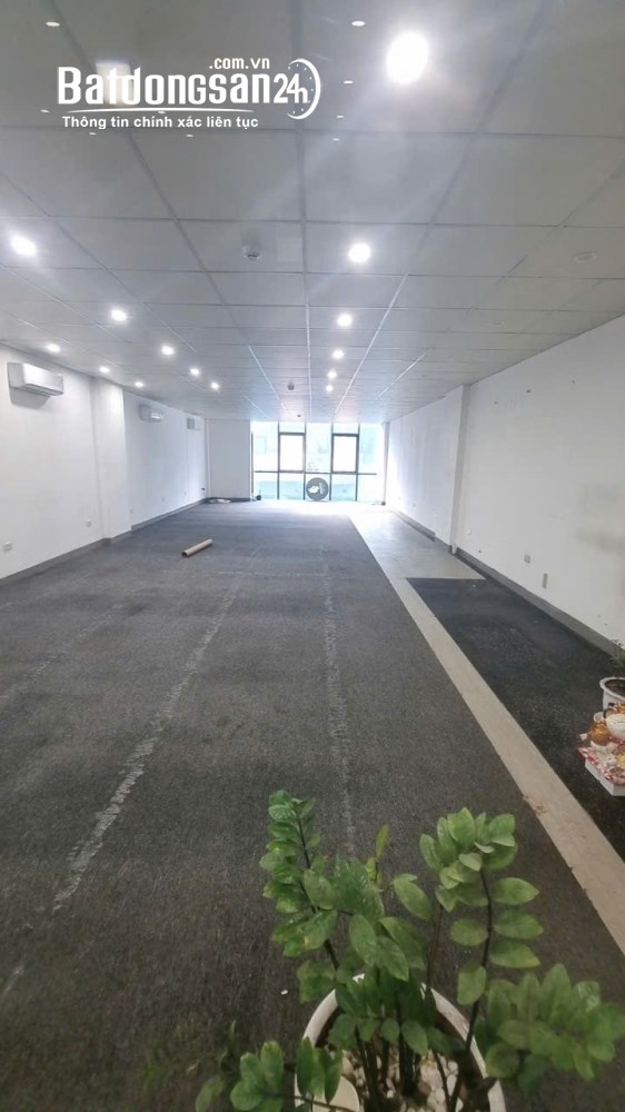 Cho thuê văn phòng 100m2 mặt ngõ Thái Hà, Đống Đa - Sàn vuông vắn, giá 23 triệu/th.