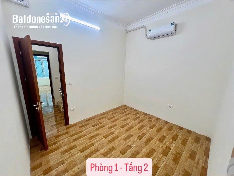 Cho thuê nhà nguyên căn mặt ngõ 16 Huỳnh Thúc Kháng, Đống Đa - 50m2, phù hợp ở và kinh doanh.