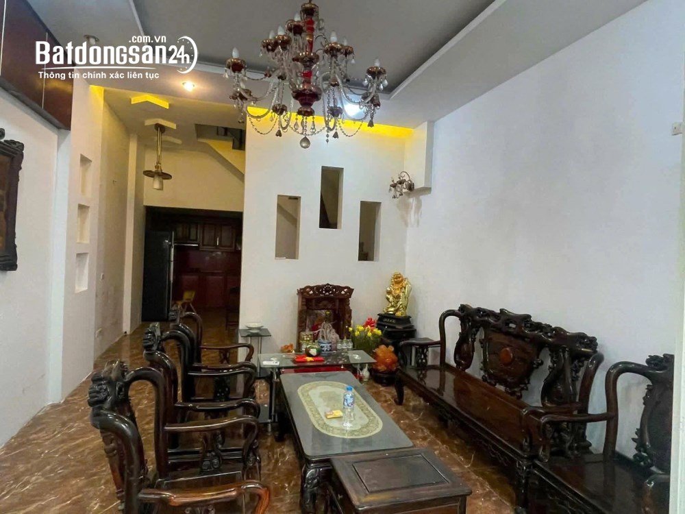 Cho thuê nhà 3 tầng đường Nguyễn Khang, Cầu Giấy - 75m2, đầy đủ nội thất cao cấp.