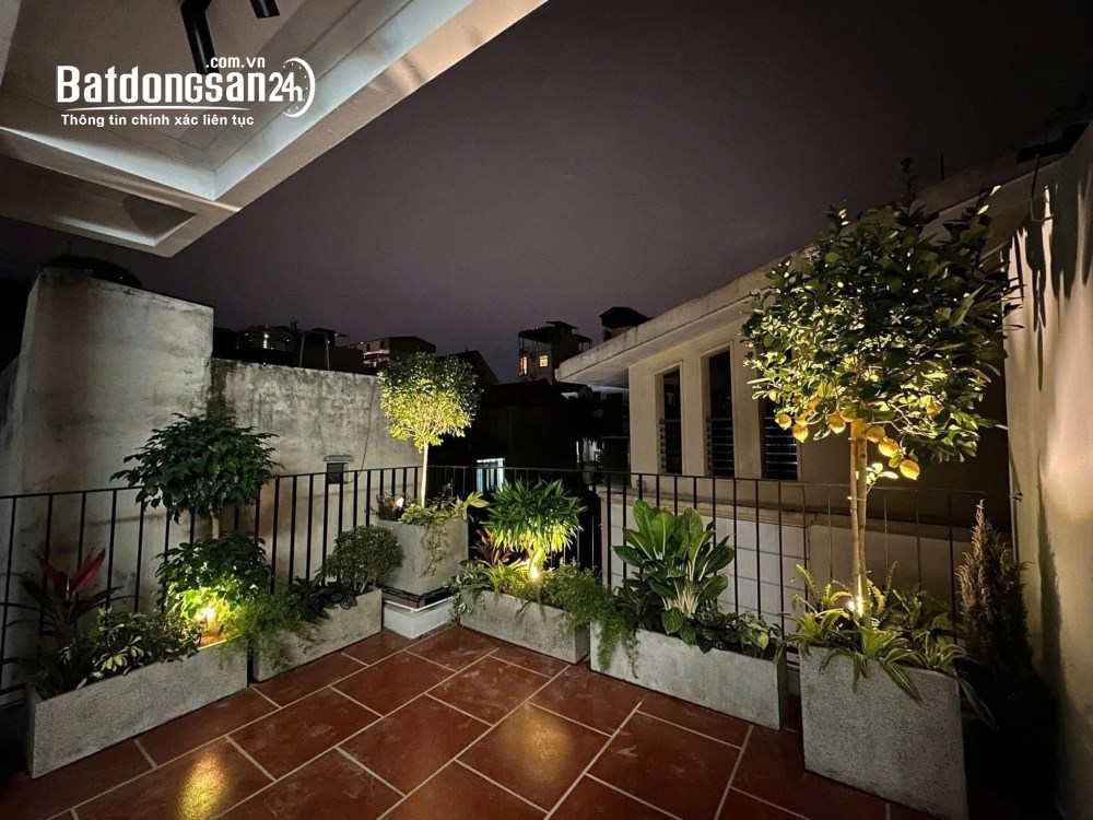 Cho thuê nhà 3 tầng đường Nguyễn Khang, Cầu Giấy - 75m2, đầy đủ nội thất cao cấp.