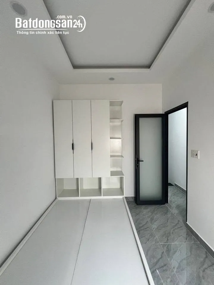 Bán nhà 2 tầng trung tâm phường Thủ Đức - 100m2, hẻm xe hơi, phù hợp gia đình có người lớn tuổi.