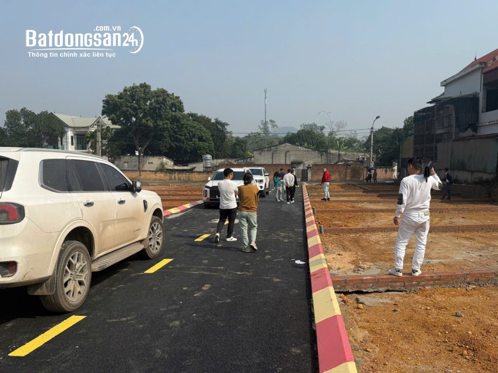 Bán đất nền Hòa Lạc - 100m2 full thổ cư, sổ hồng riêng, gần khu công nghệ cao, giá 2 tỷ.
