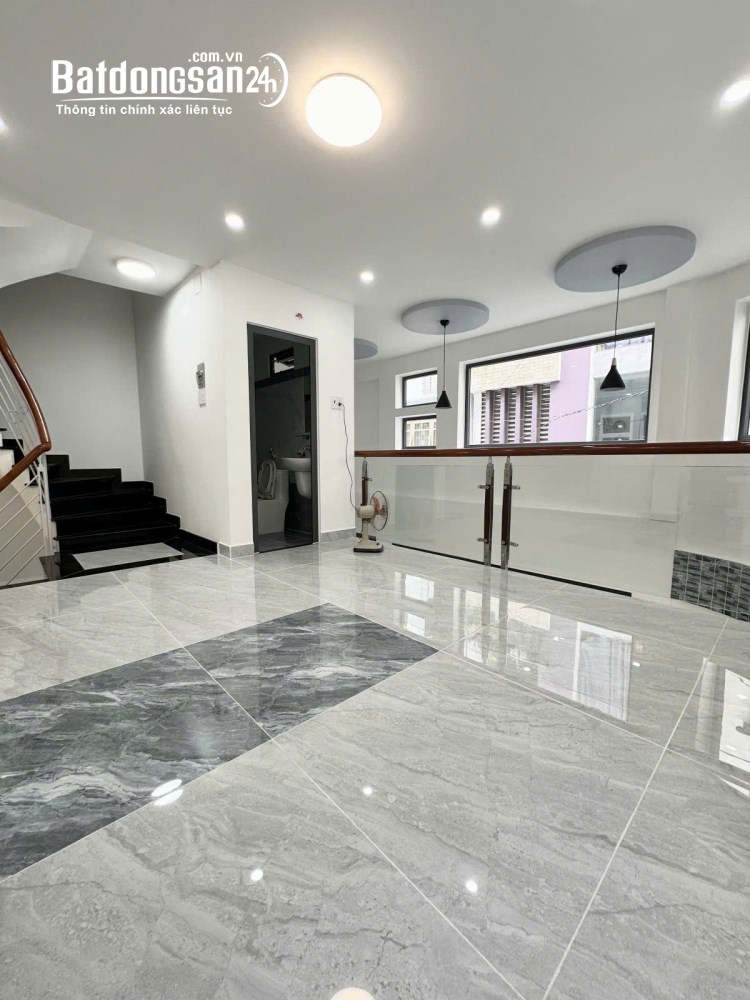 Bán nhà mới 100% tại Trần Quang Diệu, Quận 3 – 5 tầng, 4PN, nhà lô góc thoáng mát.