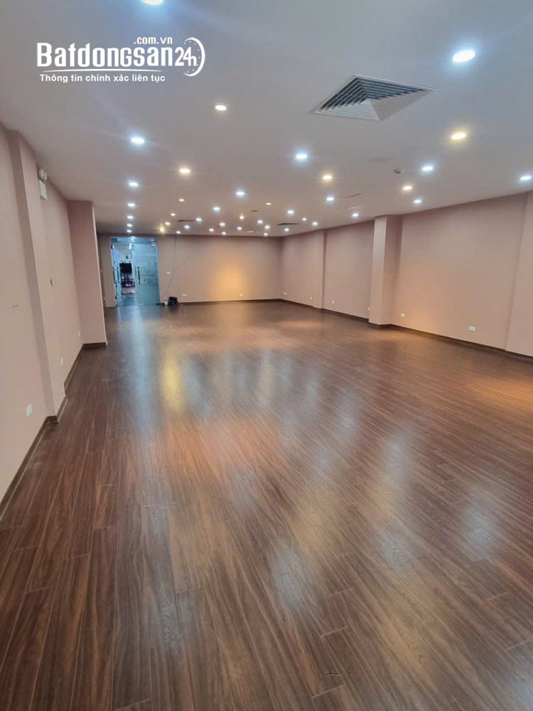 Cho thuê sàn văn phòng 120m2 mặt phố Nguyễn Du, Hai  Bà Trưng – Vị trí trung tâm, giá tốt.