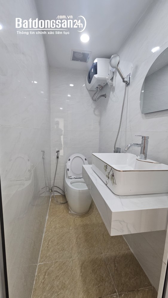 Bán căn hộ Phố Giảng Võ, Ba Đình - 60m2, 2PN, 2WC, full nội thất, giá 3,6 tỷ.