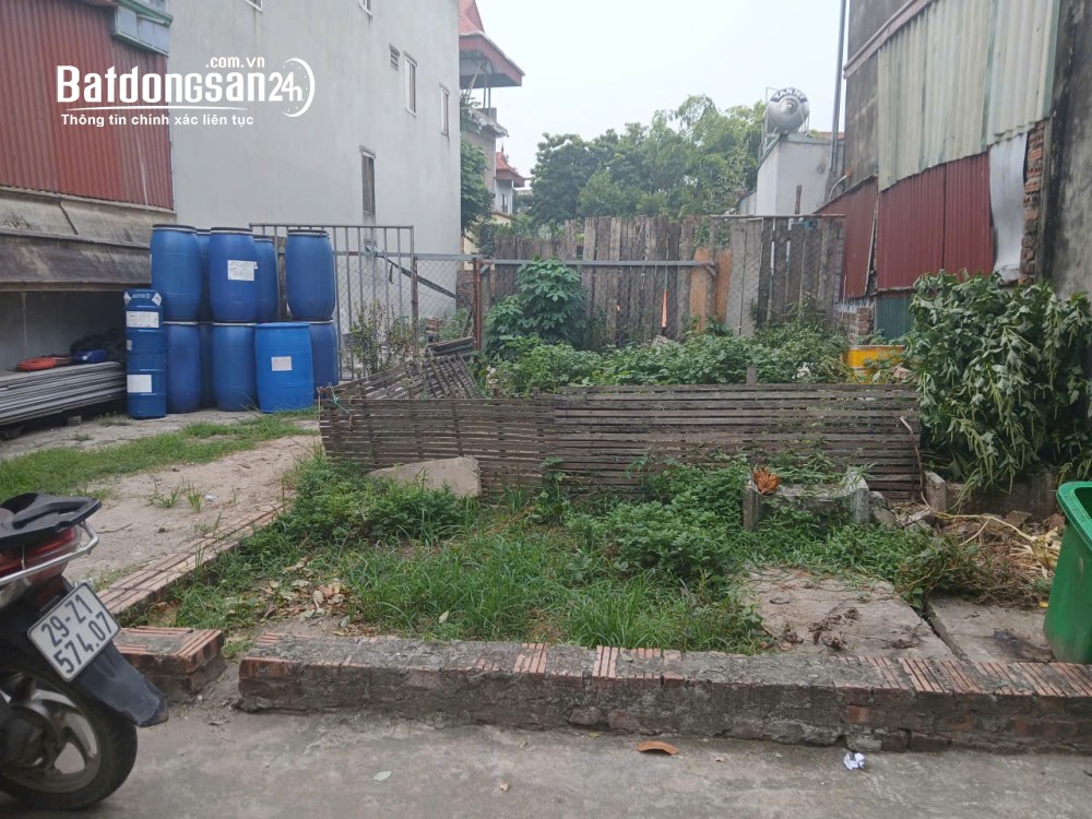 Bán đất trục chính kinh doanh Mê Linh, 66 triệu/m² - Đường 2 ô tô tránh, vị trí kết nối thuận tiện.