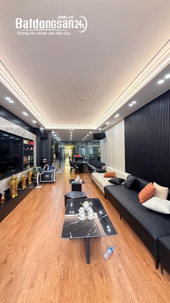 Bán nhà liền kề 83m2, giá 22.35 tỷ, Văn Khê, quận Hà Đông, Hà Nội.