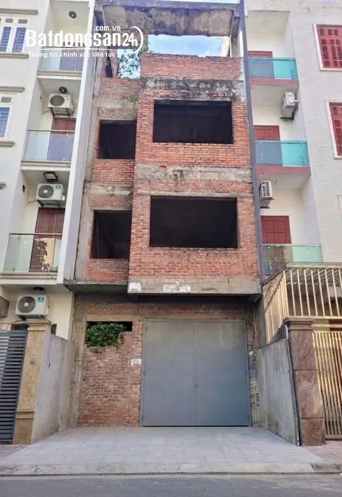 Bán nhà liền kề xây thô KĐT Văn Khê, Hà Đông, 83m², 4 tầng, vị trí đắc địa, giá 18,7 tỷ.