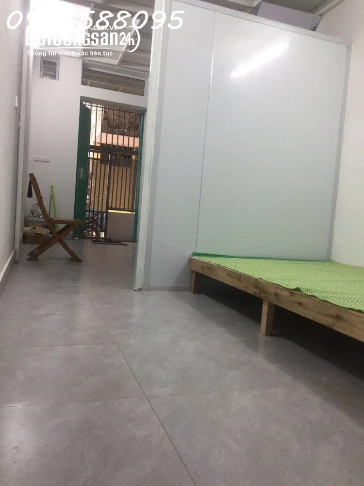 Cho thuê nhà nguyên căn ngõ 252 Chợ Khâm Thiên, Đống Đa, 90m², 3PN, full nội thất, giá 8 triệu/th.