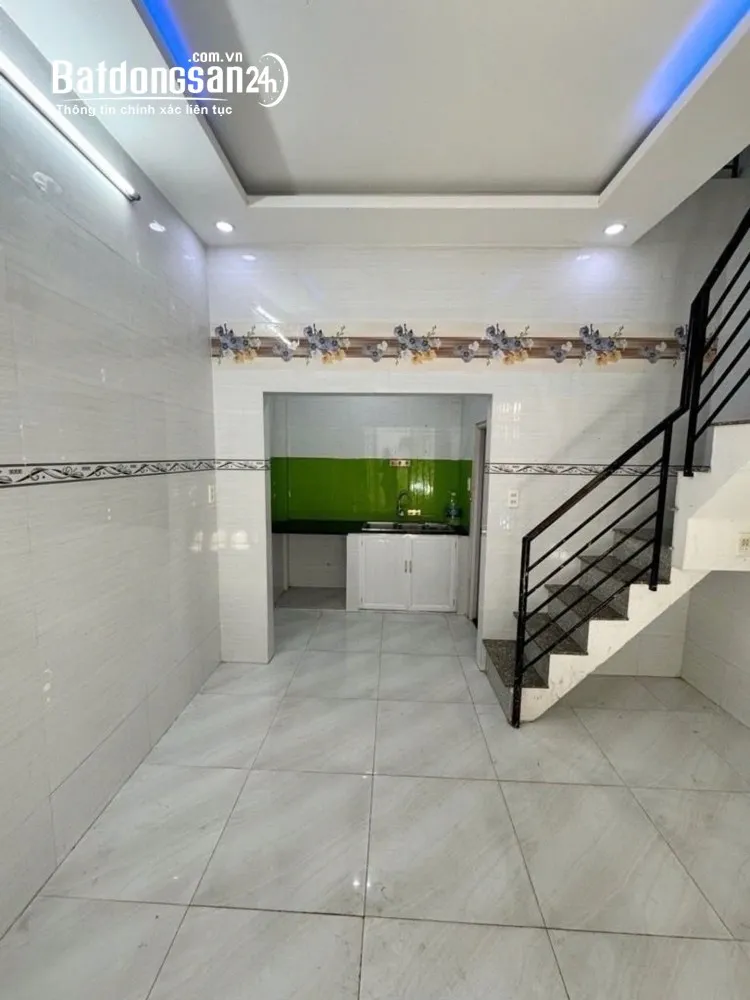 Bán nhà Phường Phú Thọ Hòa, Quận Tân Phú - 17m², 2 tầng, vị trí kinh doanh thuận lợi - Giá tốt.