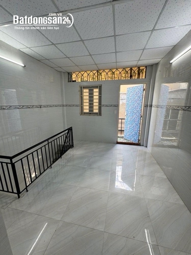 Bán nhà Phường Phú Thọ Hòa, Quận Tân Phú - 17m², 2 tầng, vị trí kinh doanh thuận lợi - Giá tốt.