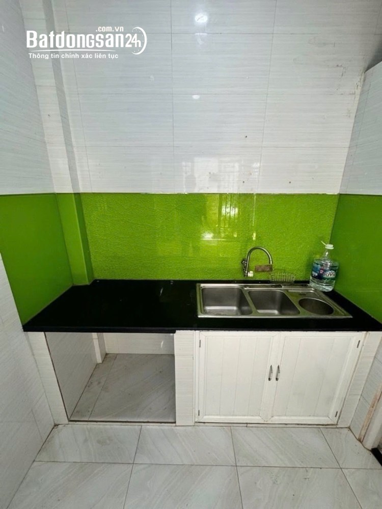 Bán nhà Phường Phú Thọ Hòa, Quận Tân Phú - 17m², 2 tầng, vị trí kinh doanh thuận lợi - Giá tốt.