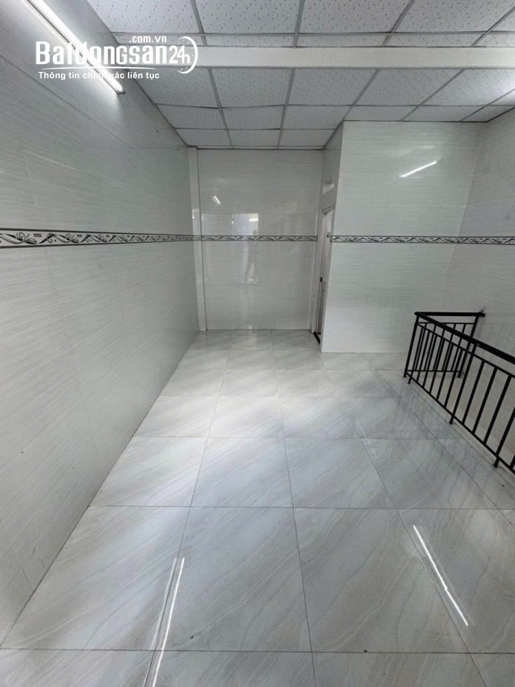 Bán nhà Phường Phú Thọ Hòa, Quận Tân Phú - 17m², 2 tầng, vị trí kinh doanh thuận lợi - Giá tốt.