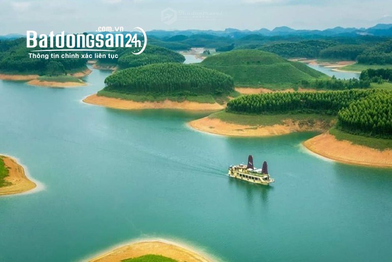 Bán gấp 1.350m² đất làm homestay tại hồ Thác Bà, - Vị trí "vàng" cho du lịch, giá 1.15 tỷ.