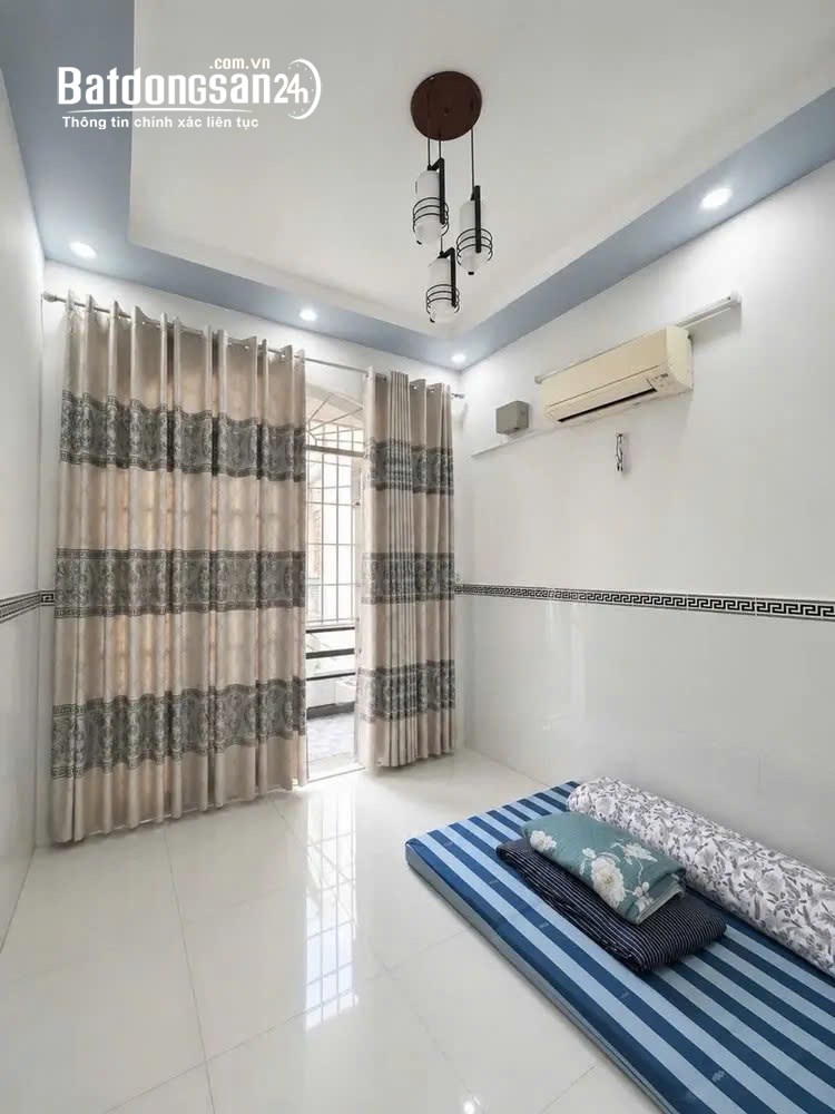 Nhà lô góc 3 tầng tại phường Tân Phú,TP. HCM, diện tích 35m² (nở hậu), giá hơn 4 tỷ.